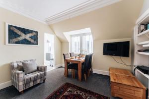 Luxury Inverness central apartment private parking