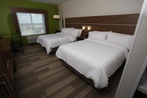 Holiday Inn Express & Suites Lincoln Airport by IHG