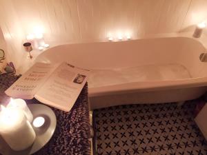 SUNSET Apartment Near Sea - Family Friendly space with Bath and Good Coffee