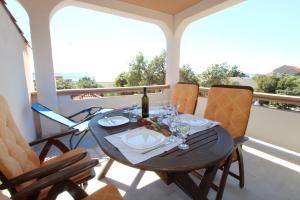 Apartments Mare-200 m from the beach