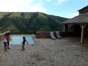 Maisons de vacances MAISON DE CHARME EN ARDECHE DU SUD AVEC PISCINE : photos des chambres