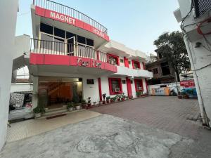 Hotel Magnet House