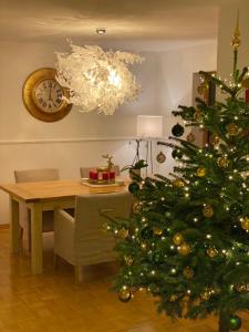 Charmantes Garten-Apartment: Erholung im Chiemgau