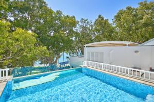 Oceanfront Penthouse Apartment Beach Club Palm Cove - 4hvězdičkové hotely ve městě Palm Cove