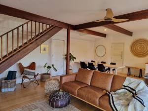 Garden Oasis-2br -1 min from the beach & pet friendly!