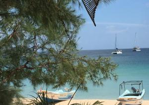 Trinco Beach by DSK