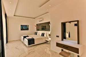 Villa Olivet-Kalkan- Huge Private Pool and lovely garden-Jakuzzies-Sauna-Turkish Hamam