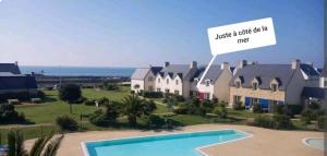 Maisons de vacances LocaLise - Maison E4 au Guilvinec - A 20m de la mer avec jardin et piscine - Tout a pied, plages, port, centre, commerces, marche - Wifi inclus - Linge de lit inclus - Animaux bienvenus : photos des chambres