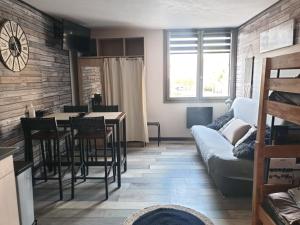 Appartements Studio proche plage, Frejus : photos des chambres