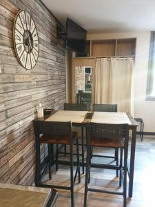 Appartements Studio proche plage, Frejus : photos des chambres
