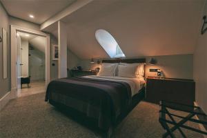 Attic Double Room room in 1908 Lisboa Hotel