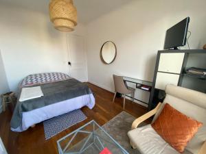 Sejours chez l'habitant Grande chambre privative a 20 minutes de Paris : photos des chambres