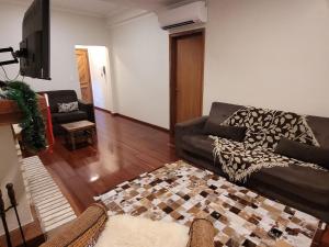 Ap. de 4 quartos com ar a 150m da Rua Coberta