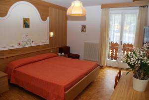 Family Room with Mountain View