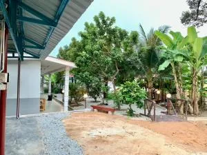 VILLA D' KEBUN WITH FREE FRUITS - 马日丹那