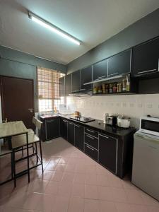LEPAK-LEPAK HOMESTAY @ INDERA MAHKOTA