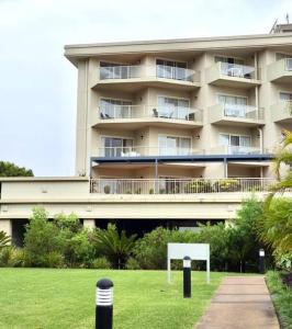 814 Shoal Bay Waterviews