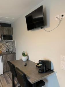 Appartements Le Petit Chaleureux - Centre ville - Wifi - stationnement (ideal couples, etudiants, business) : photos des chambres