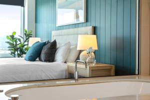 Designer Rooms at Q1 resort - gclr