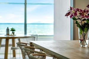 Designer Rooms at Q1 resort - gclr