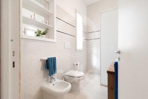 White House n 1 - By Cala Salento