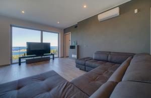 Luxury Liam Villa with Pool and Sea View - Goelba