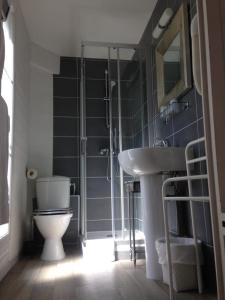 Hotels Hotel Val De Loire : photos des chambres