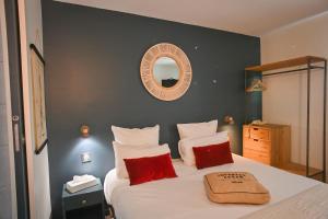 Hotels Contact Hotel Lunotel Saint Lo :  Chambre Double
