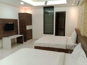 HOTEL GOLDEN LEAF