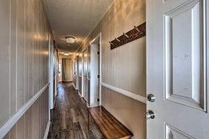 2 Mi to Skiing Beech Mountain Resort Condo!