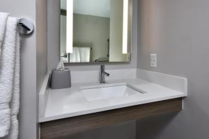 King Room - Disability Access room in Holiday Inn Express Richmond I-64 Short Pump Area an IHG Hotel