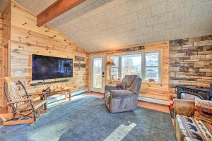 Lake Pleasant Access! Speculator Cottage w Deck