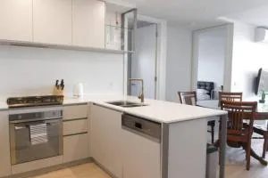 New Spacious 2 Bedroom With Gorgeous City Views - Epping