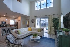 Magical Retreat 5BR Pool & Spa Near Disney