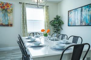 Magical Retreat 5BR Pool & Spa Near Disney