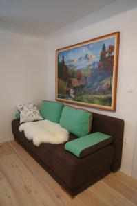 Juvanova hiša (all house)