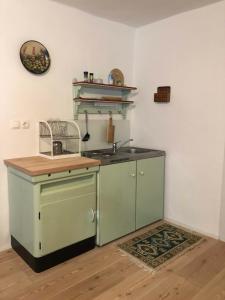 Juvanova hiša (all house)