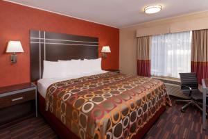King Room - Disability Access room in Best Western Plus Raffles Inn & Suites