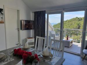 Apartments Ivano - 20 m from Sea