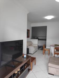 Enseada- 400m Aquário. Apt espaçoso e aconchegante