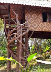 Treehouse Holidays-Love Nest