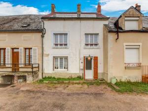 Maisons de vacances Traditional Holiday Home in Brinon sur Beuvron with Terrace : photos des chambres