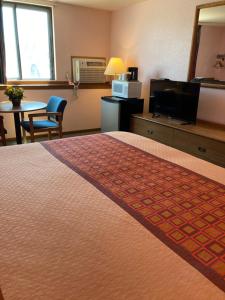 Queen Room room in Executive Inn