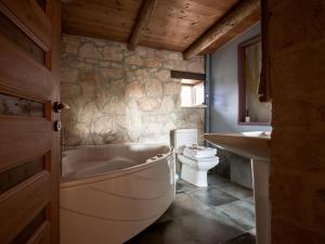 Vafias Villa - Tranquil Location, Ideal for Large Groups, by ZanteWize