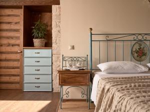 Vafias Villa - Tranquil Location, Ideal for Large Groups, by ZanteWize