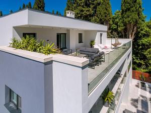 Luxury Villa Velvet Bourbon Split with private pool by the sea