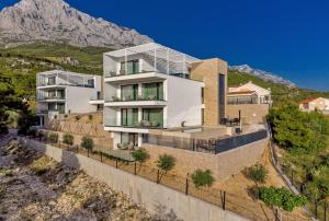 Luxury Villa Delight II Promajna with pool, gym, sauna and jacuzzi