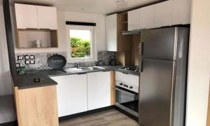 Campings MH6pers-2ch-1sdb-lits faits-40m2-terrasse-tv--grand confort-empl calme-Kerlann : Mobile Home