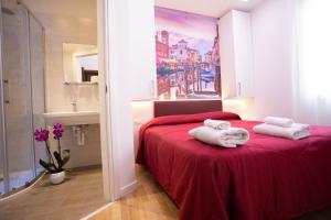 Small Double Room with French Bed room in Hotel Ragno D'Oro
