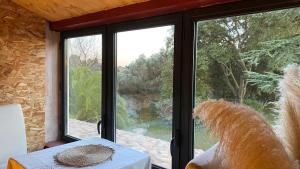 Maisons d'hotes Mas Hinaiti - Suite romantique avec Spa et ecran geant de cinema : photos des chambres